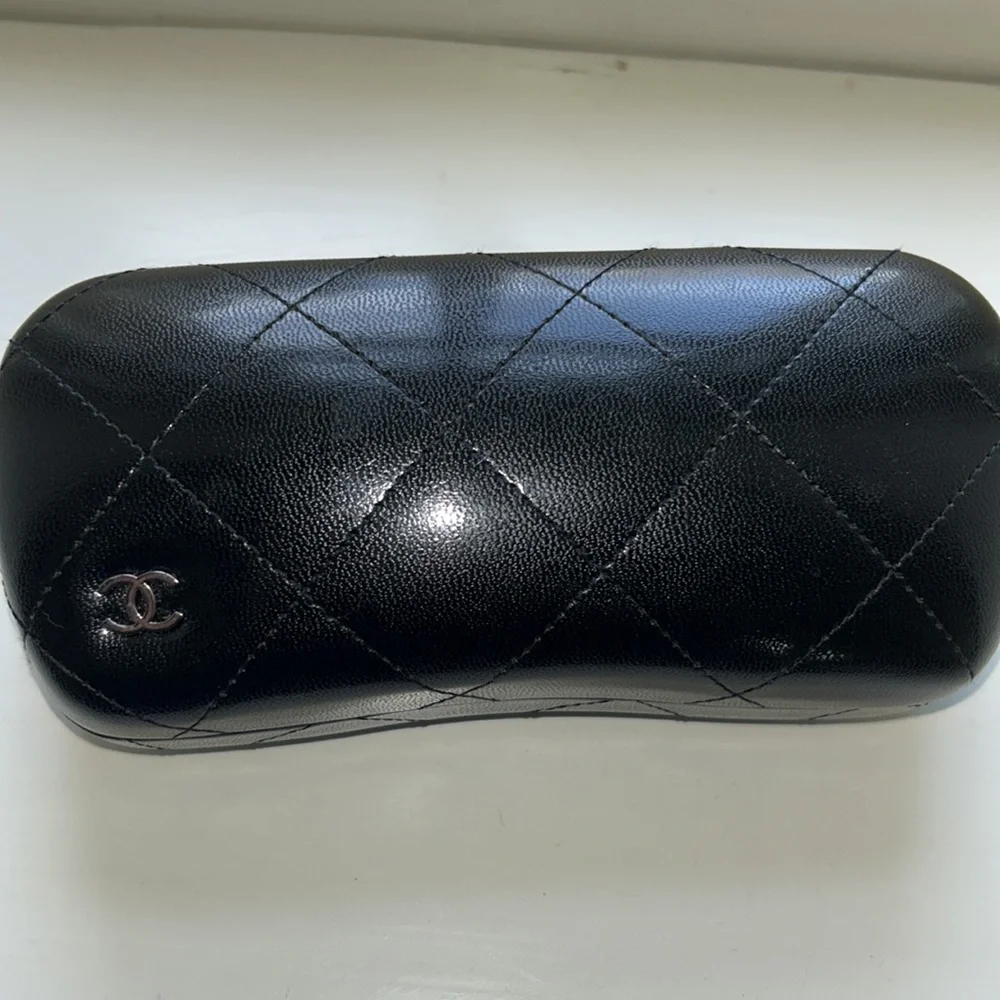 Chanel sunglasses - Picture 3 of 3